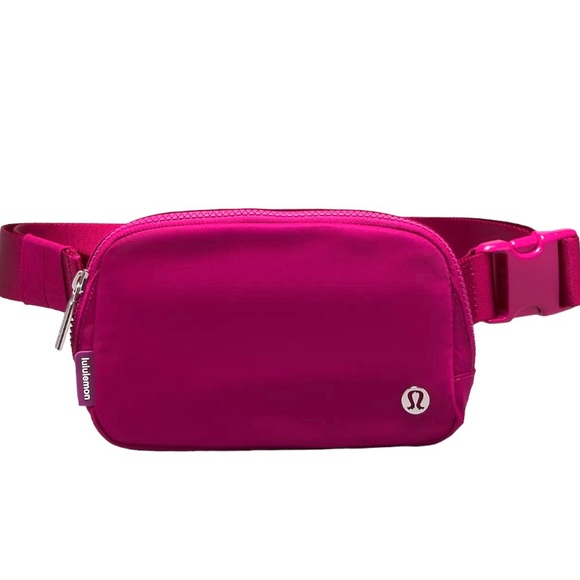 Lululemon Everywhere Belt Bag 1L Wild Berry